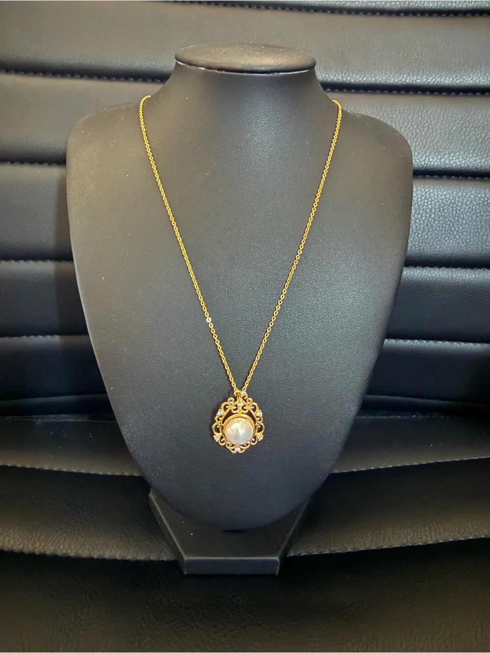 Authentic Freshwater Pearl Filigree Pendant Gold Necklace